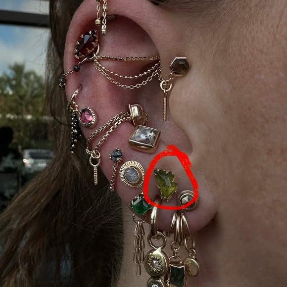 Yellow Gold and Peridot Threaded End by Kiwii Jewelry - Picture 2 of 2